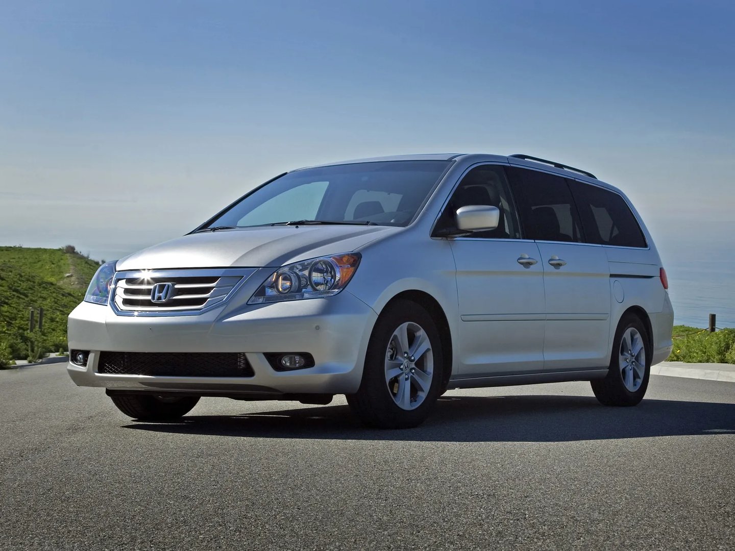 Honda_Odyssey_(USA)_3_generation__Minivan__6.jpg