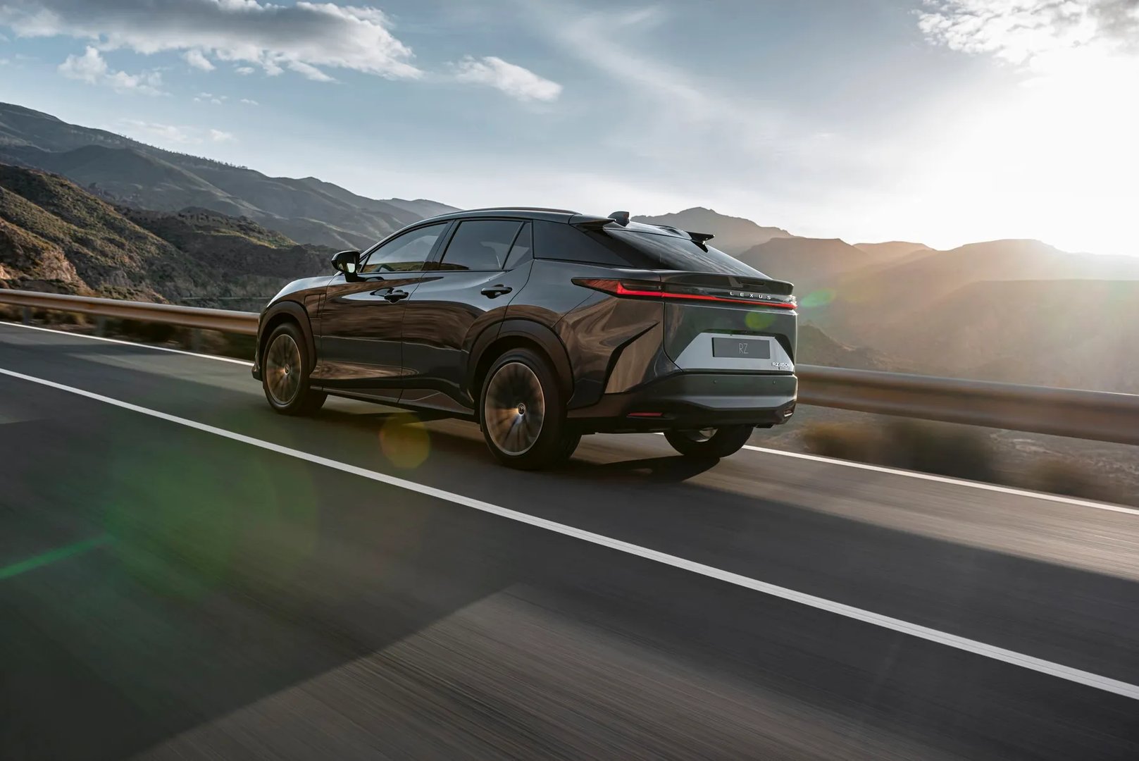 Lexus_RZ_1_generation__SUV_Coupe__9.jpg