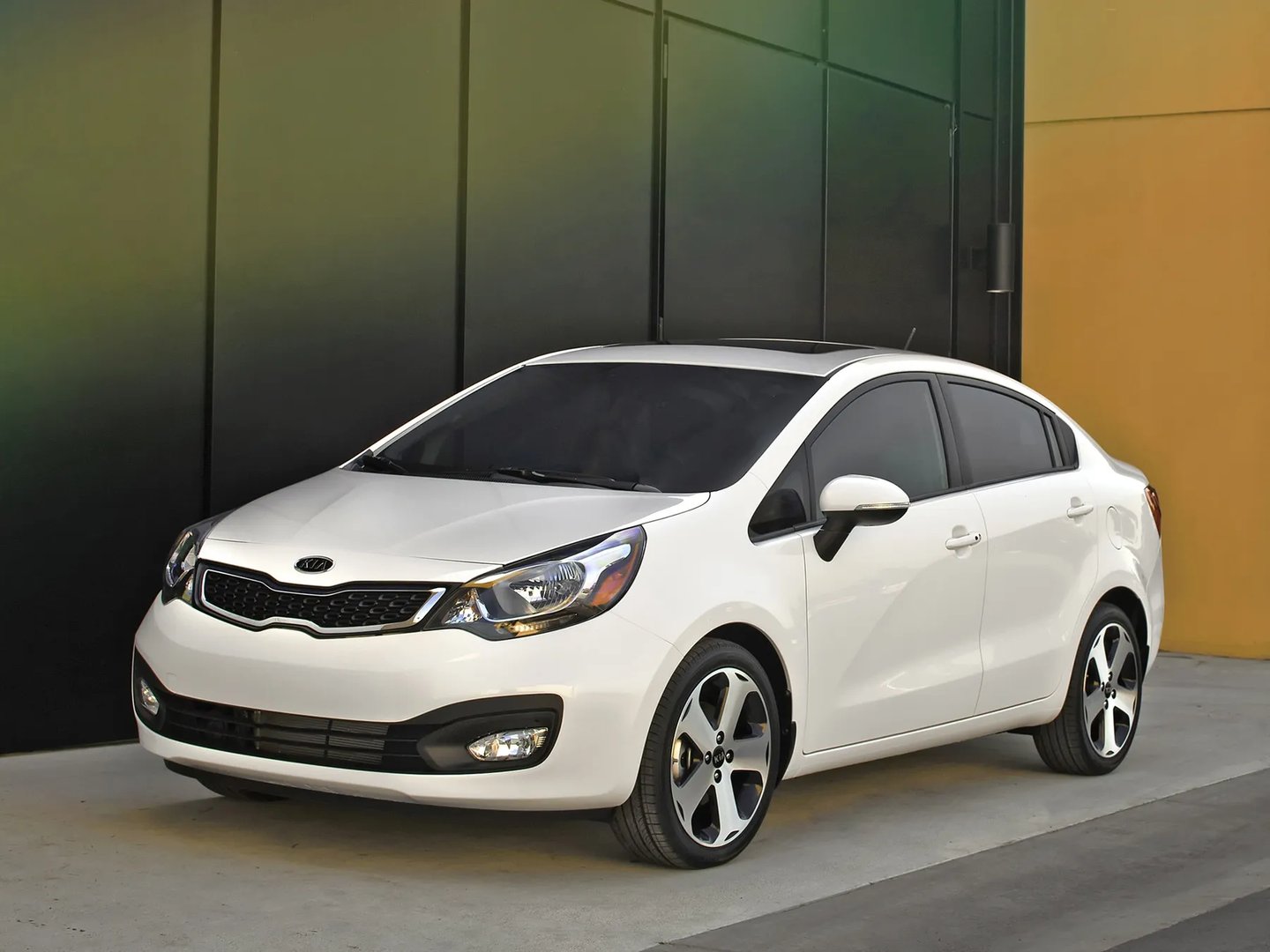 Kia_Rio_3_generation__Sedan__main.jpg