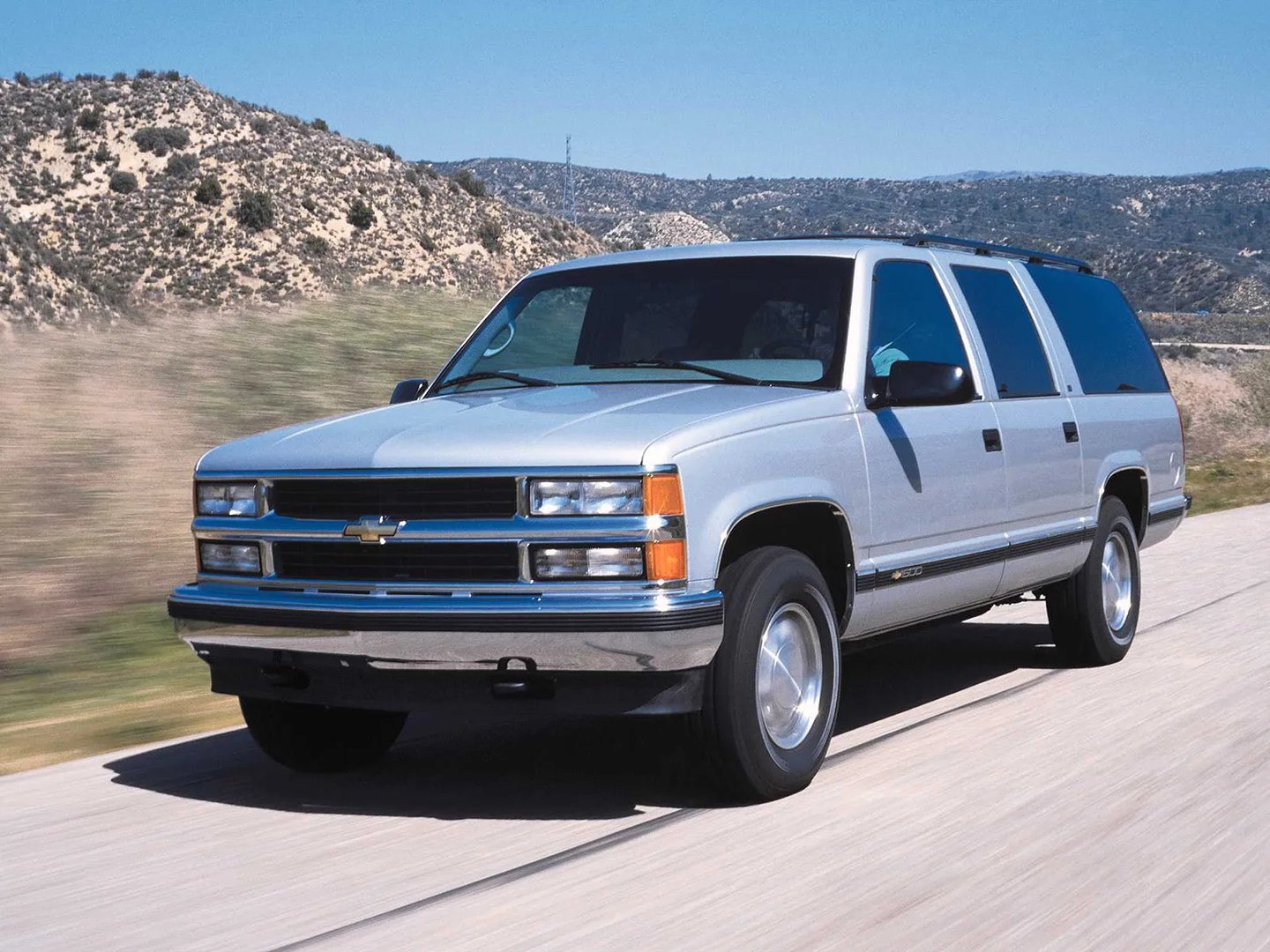 Chevrolet_Suburban_8_generation__SUV_5-doors__3.jpg