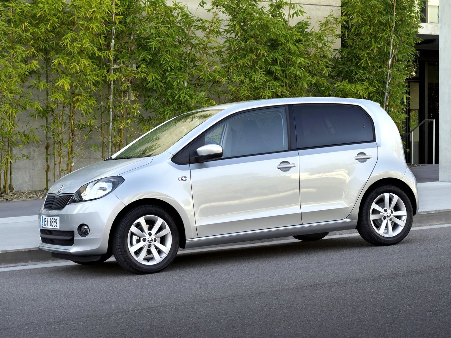 Skoda_Citigo_1_generation__Mini_5-doors__13.jpg