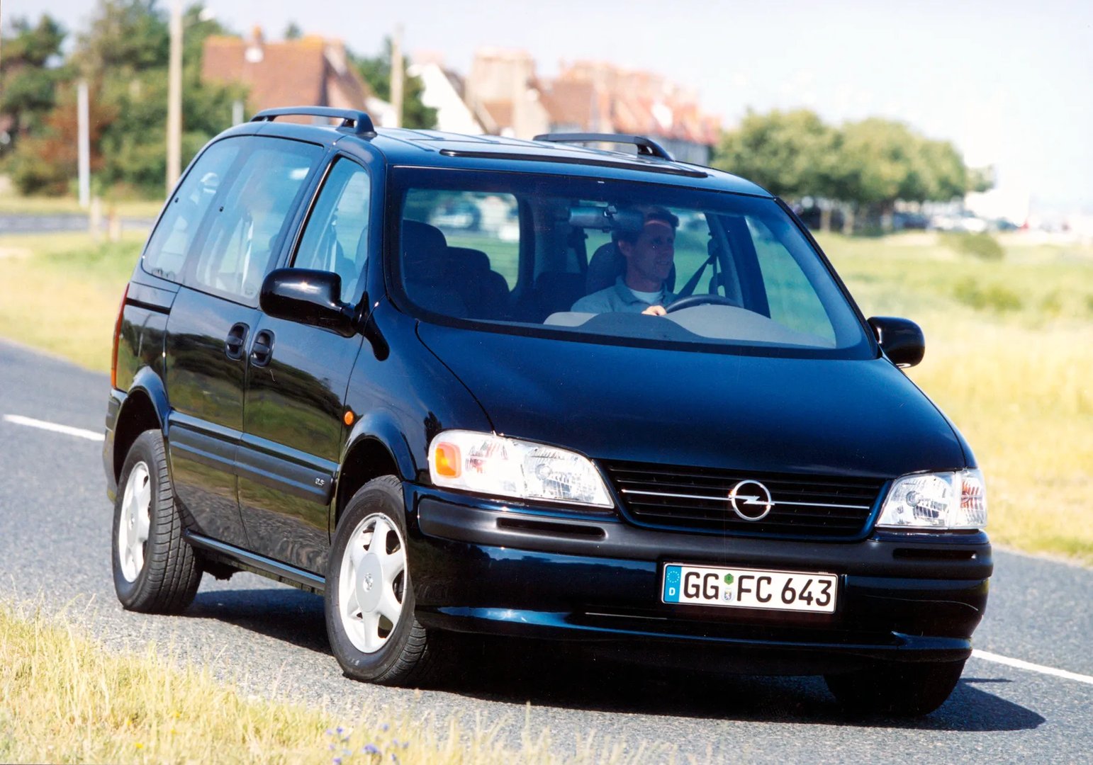 Opel_Sintra_1_generation__Minivan__2.jpg