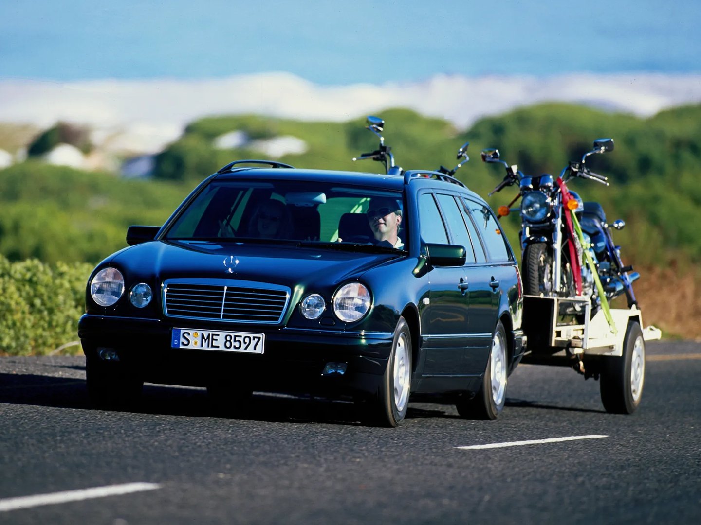 Mercedes_E-Class_2_generation__Estate_5-door__9.jpg