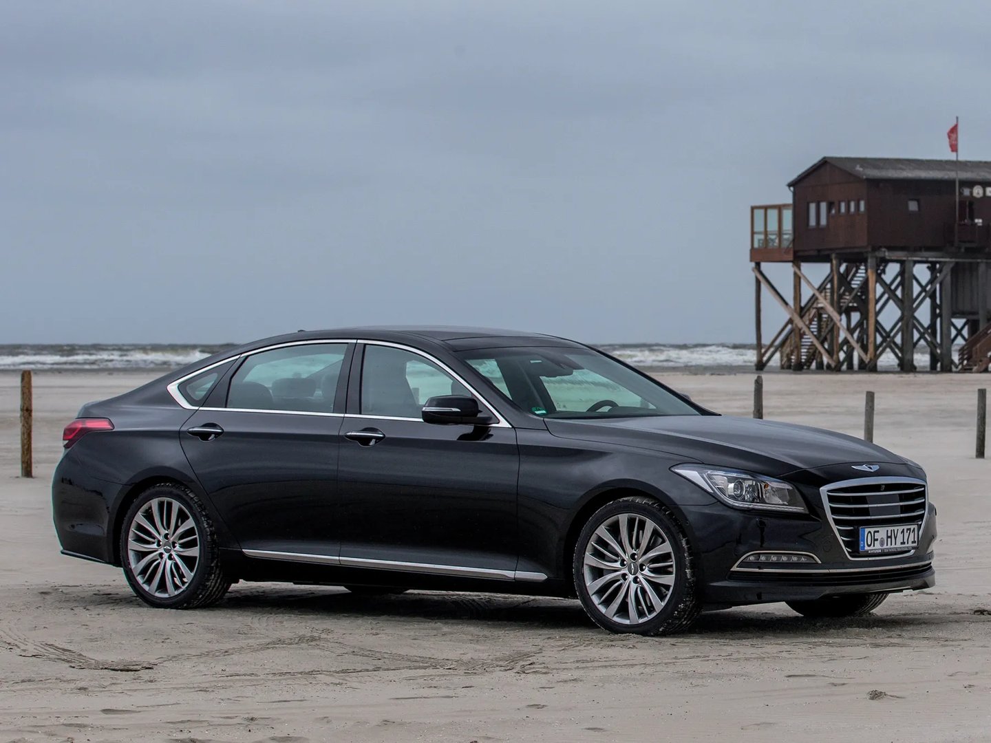 Hyundai_Genesis_2_generation__Sedan__11.jpg