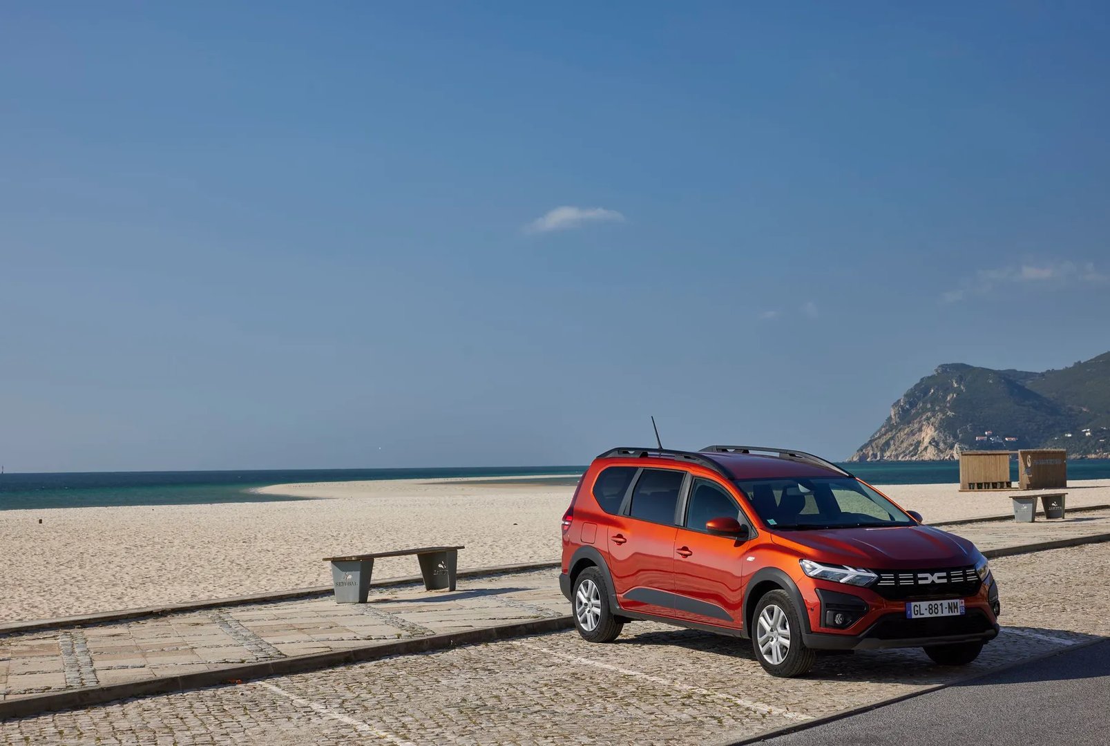 Dacia_Jogger_1_generation_restyling_1__Estate_5-door__4.jpg