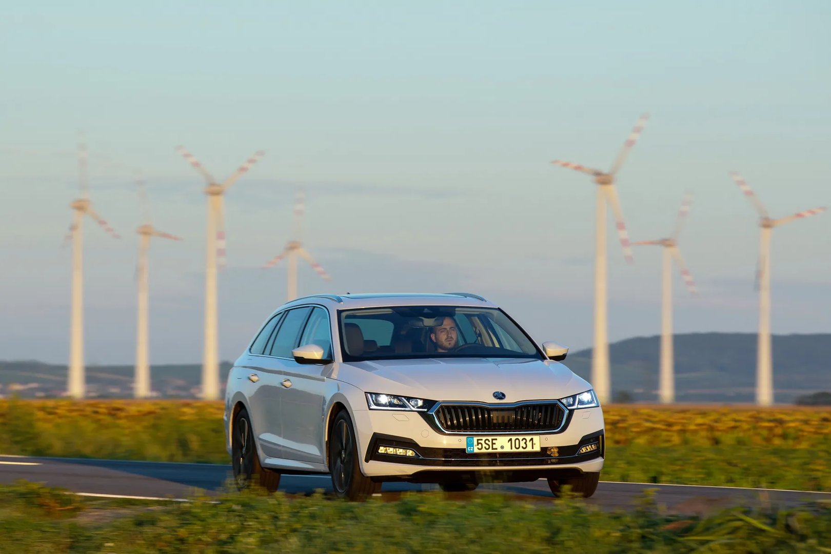 Skoda_Octavia_4_generation__Estate_5-door__13.jpg