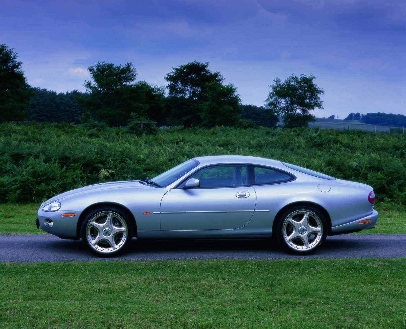 Jaguar_XKR_1_generation__Coupe__5.jpg