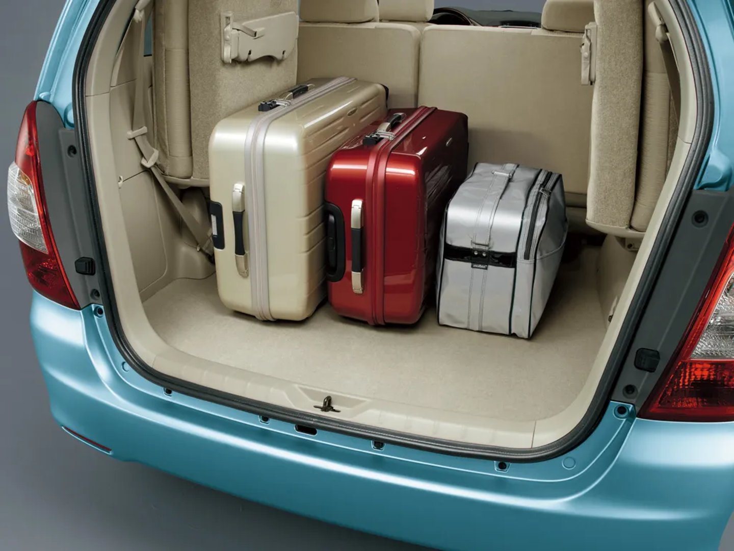 Toyota_Innova_1_generation__Compact_Van__8.jpg