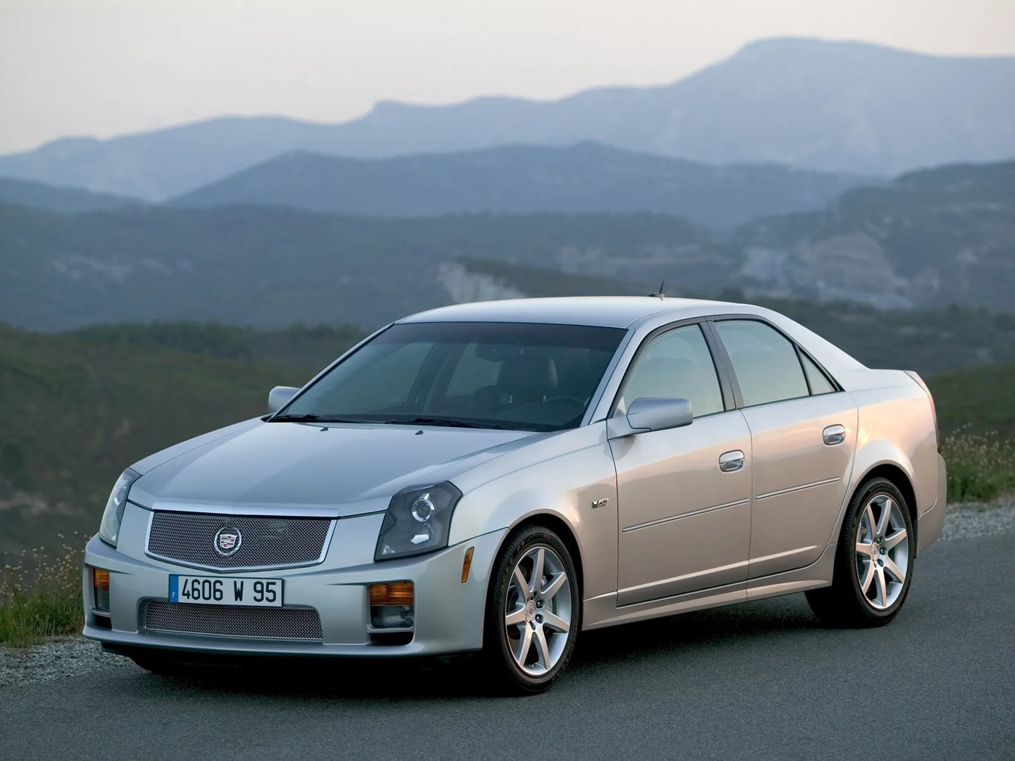 Cadillac_CTS-V_1_generation__Sedan__13.jpg