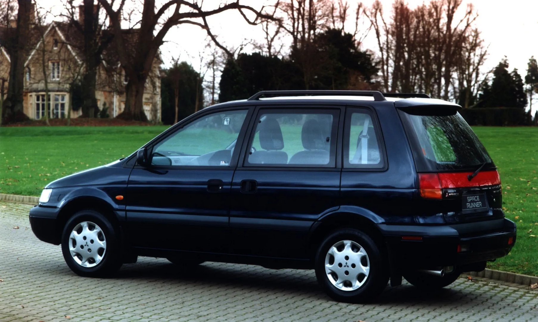 Mitsubishi_Space_Runner_1_generation__Compact_Van__4.jpg