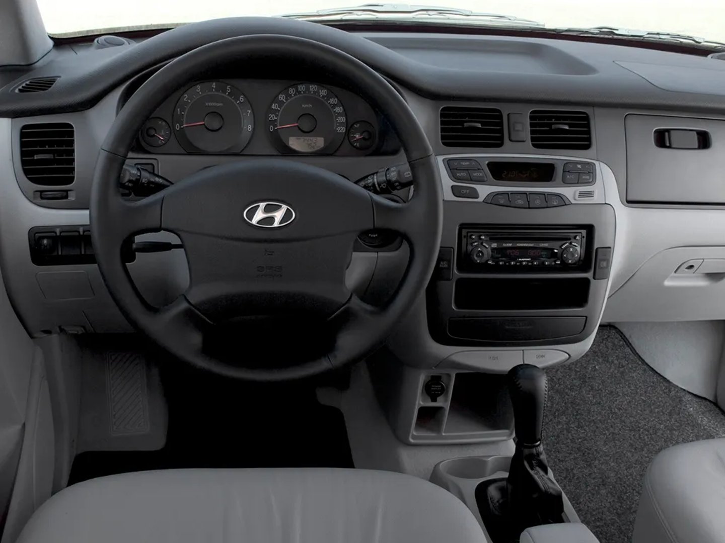 Hyundai_Trajet_1_generation_restyling__Compact_Van__7.jpg