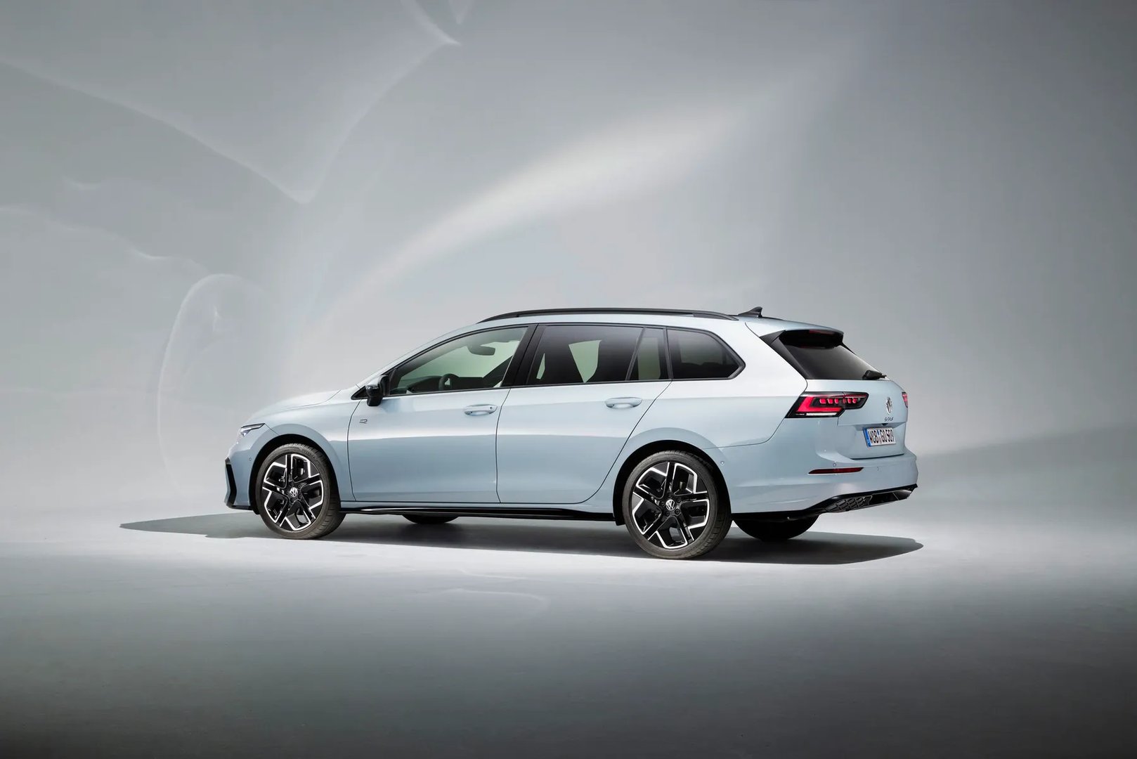 Volkswagen_Golf_8_generation_restyling__Estate_5-door__2.jpg