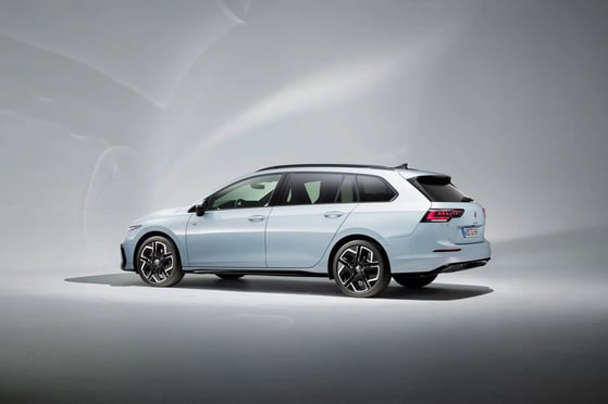 Volkswagen_Golf_8_generation_restyling__Estate_5-door__2.jpg