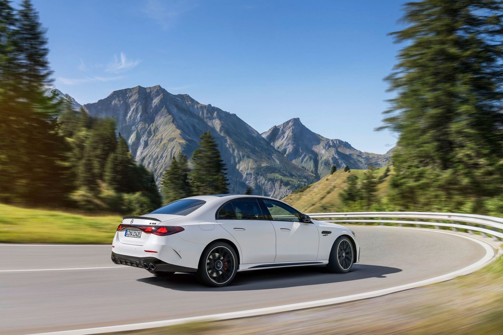 mercedes-benz_E-Class_AMG_6_generation__Sedan__7.jpg