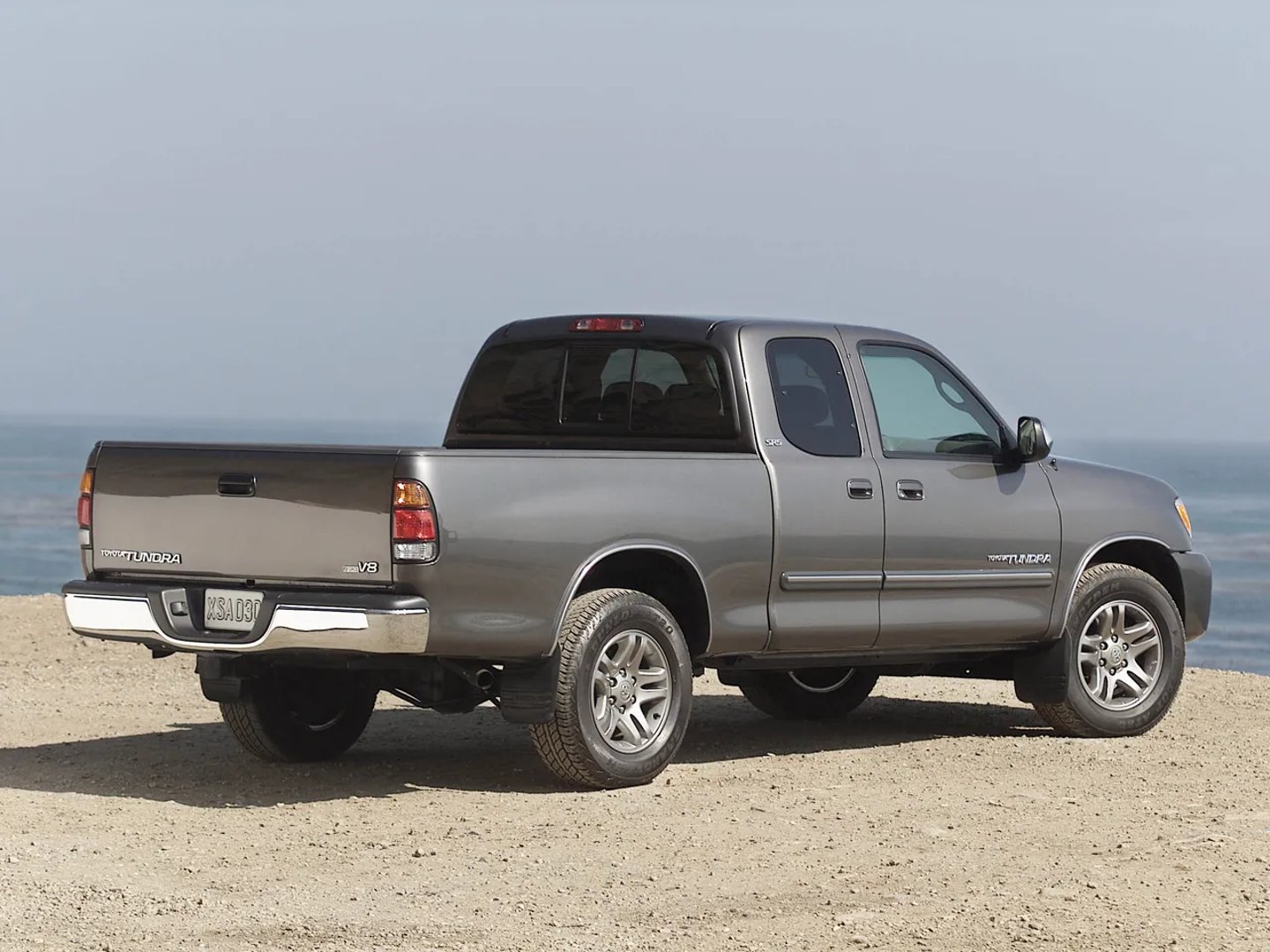 Toyota_Tundra_1_generation_restyling__Pickup_1.5-cab__1.jpg