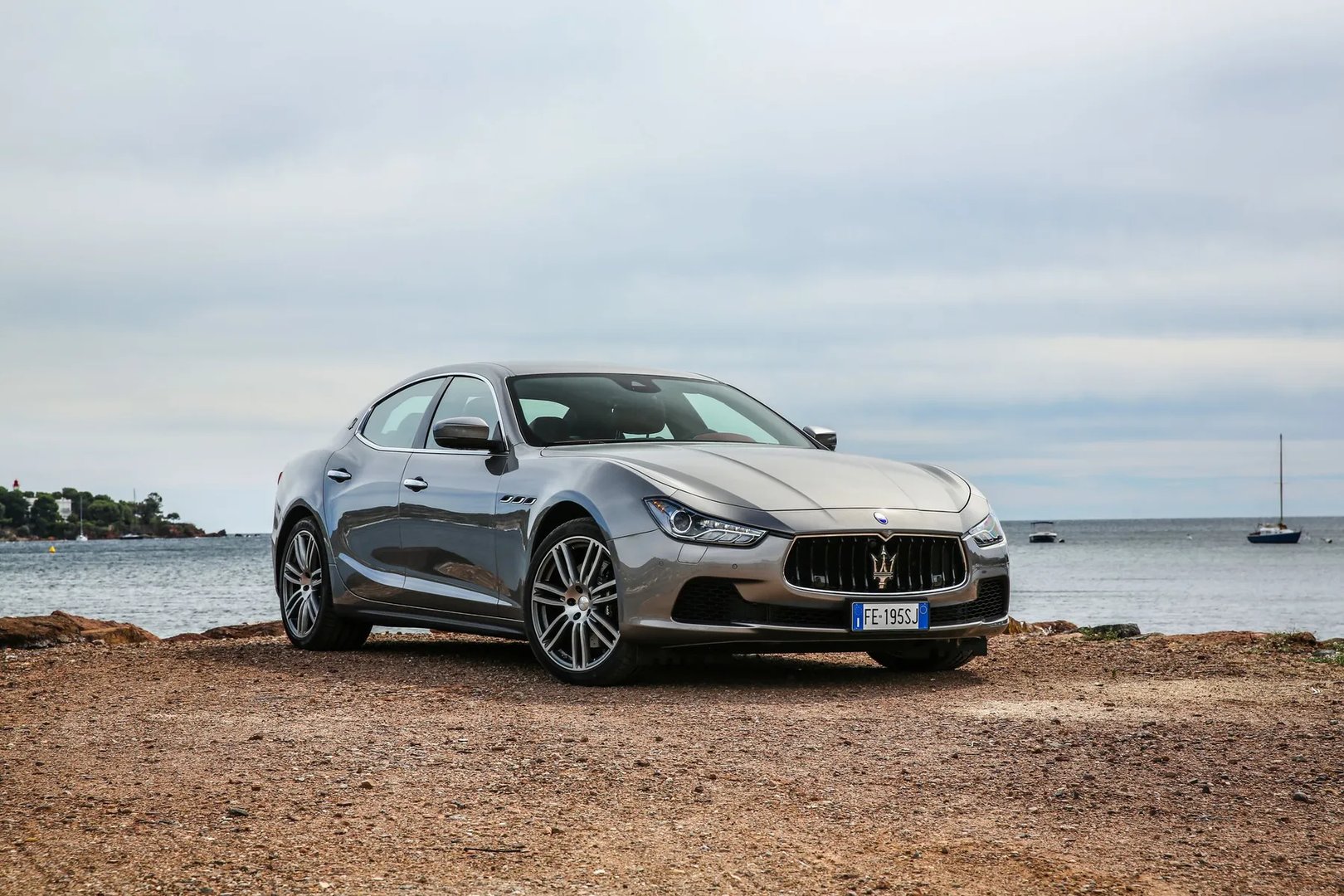 Maserati_Ghibli_3_generation__Sedan__9.jpg