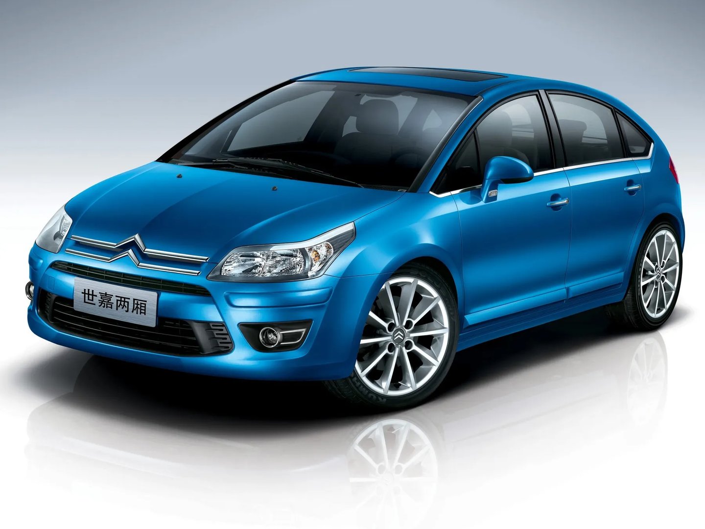 Citroen_C-Quatre_1_generation__Hatchback_5-door__4.jpg