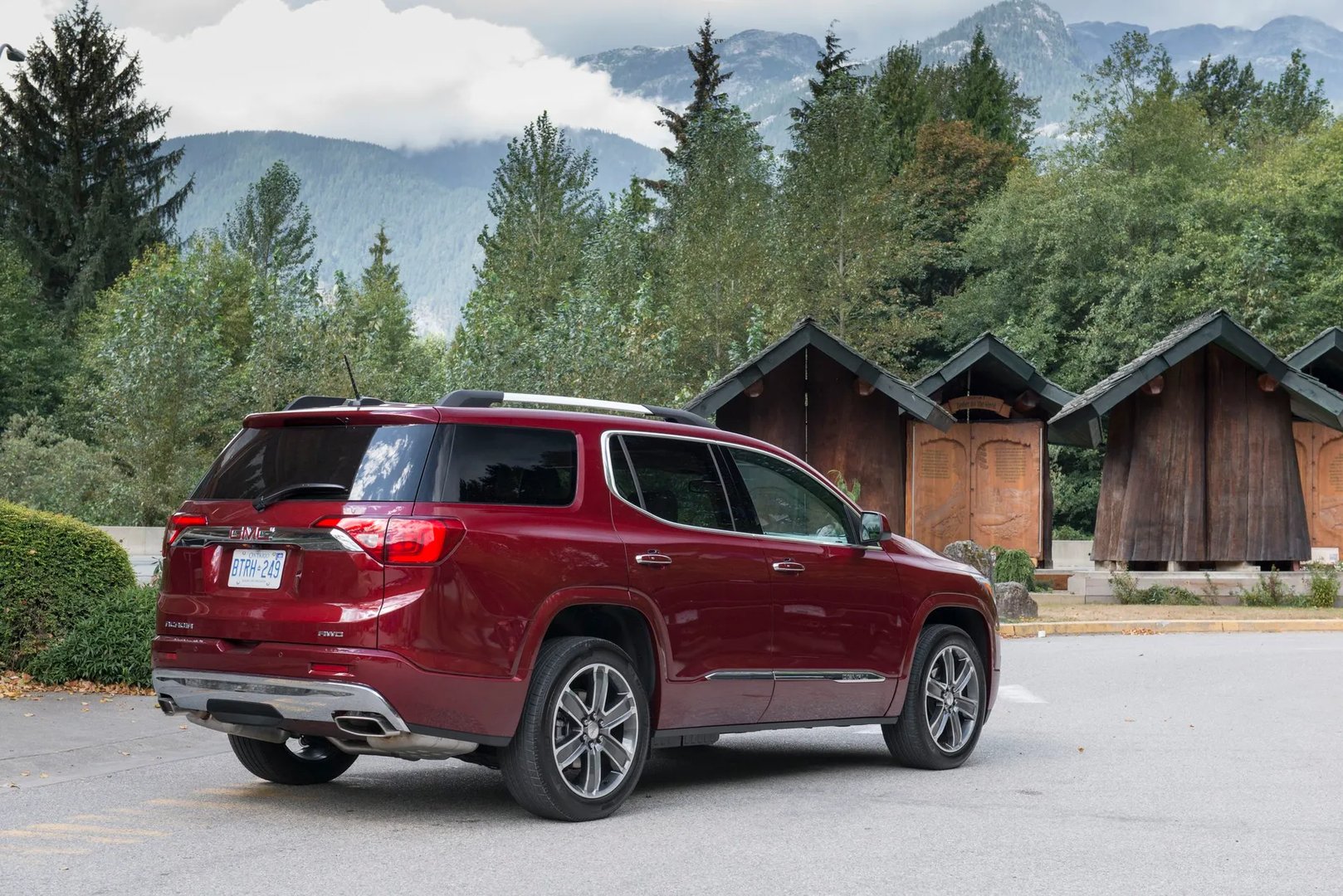 GMC_Acadia_2_generation__SUV_5-doors__11.jpg