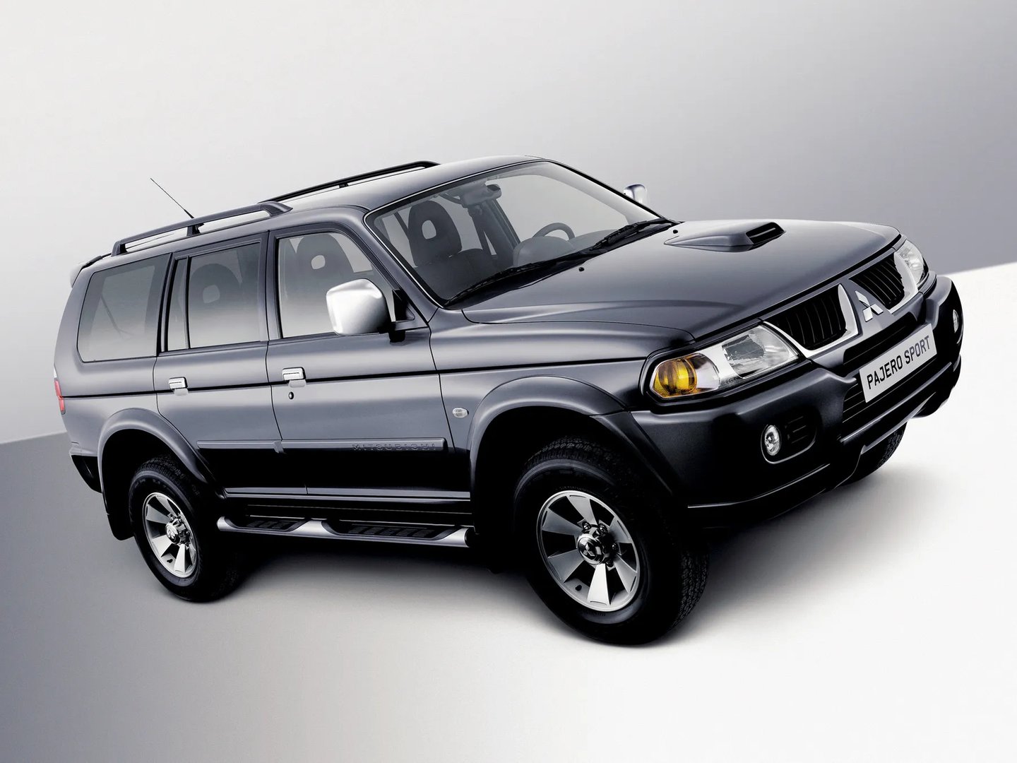 Mitsubishi_Pajero_Sport_1_generation_restyling__SUV_5-doors__10.jpg