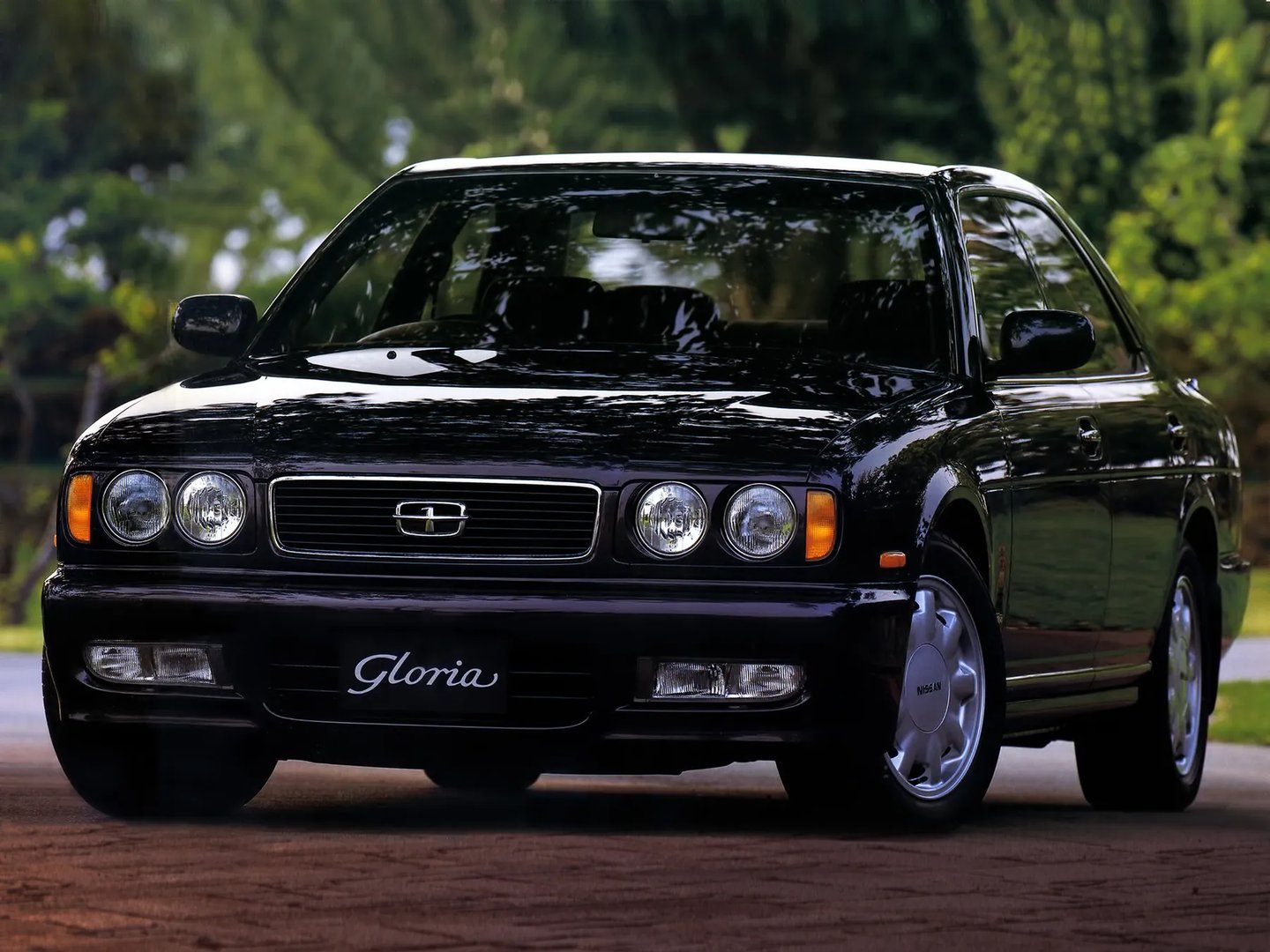 Nissan_Gloria_9_generation__Sedan__1.jpg