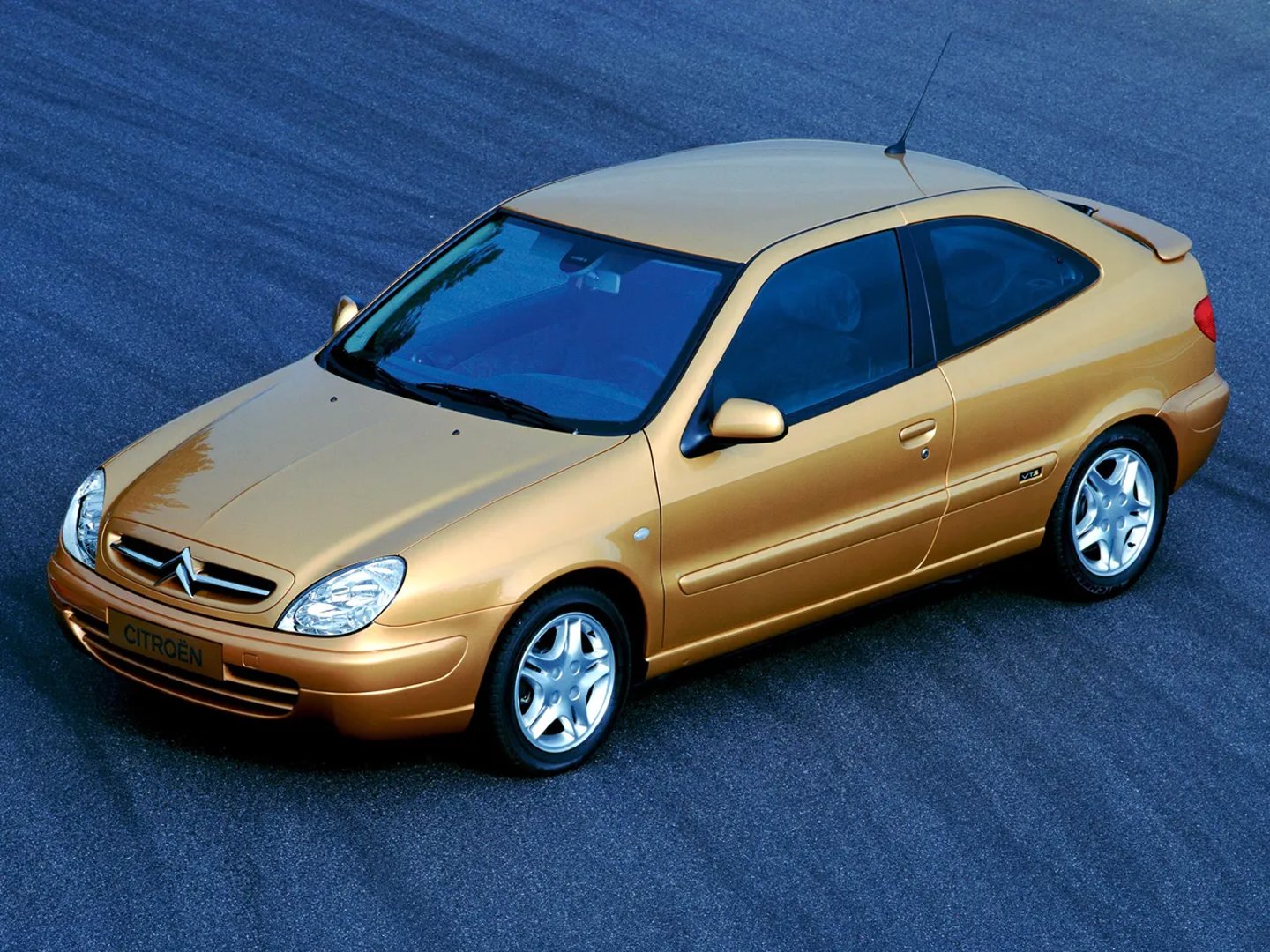 Citroen_Xsara_1_generation__Hatchback_3-door__2.jpg
