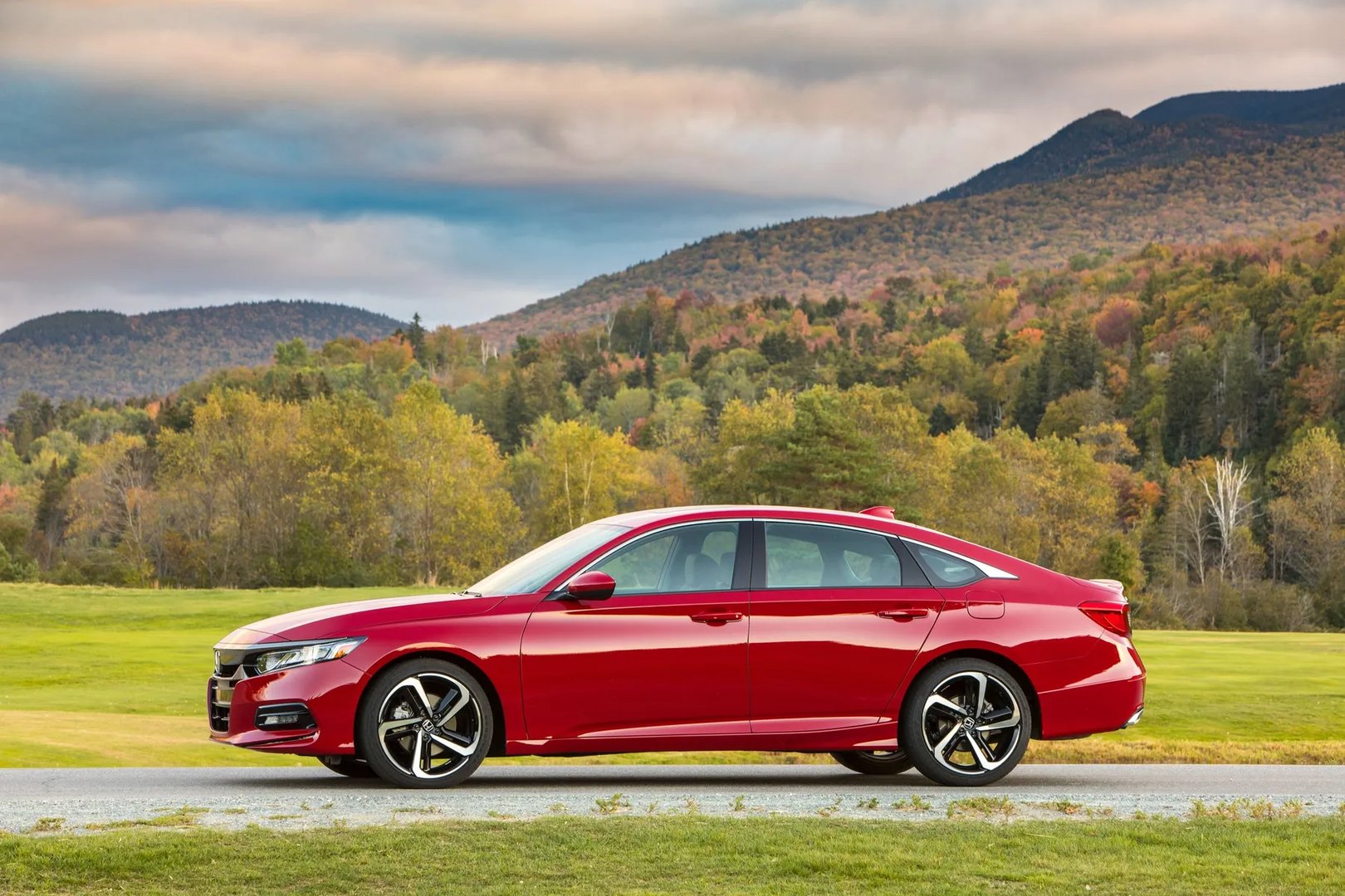 Honda_Accord_10_generation__Sedan__12.jpg