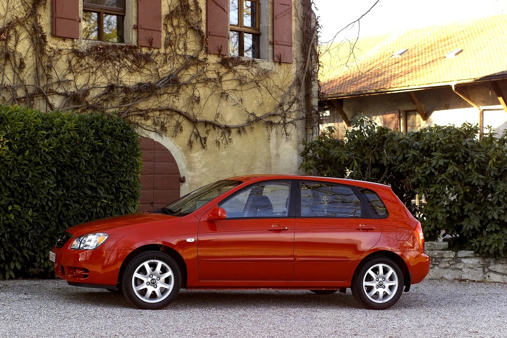 Kia_Cerato_1_generation__Hatchback_5-door__5.jpg