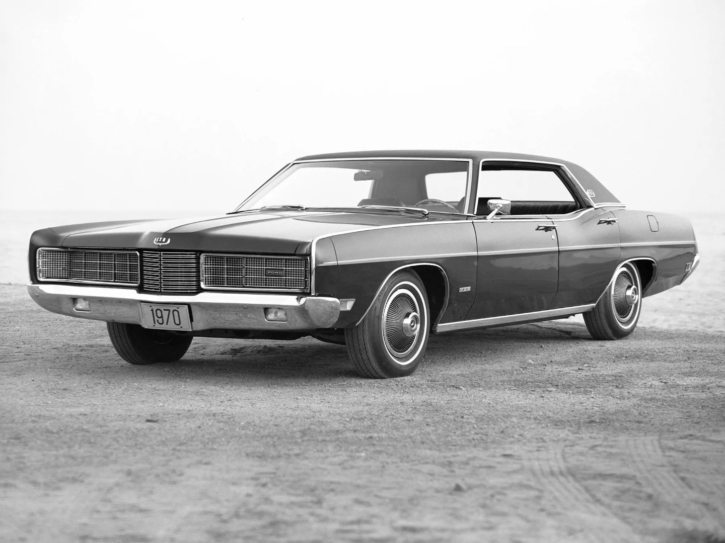 Ford_Galaxie_(USA)_4_generation__Sedan_Hardtop__4.jpg