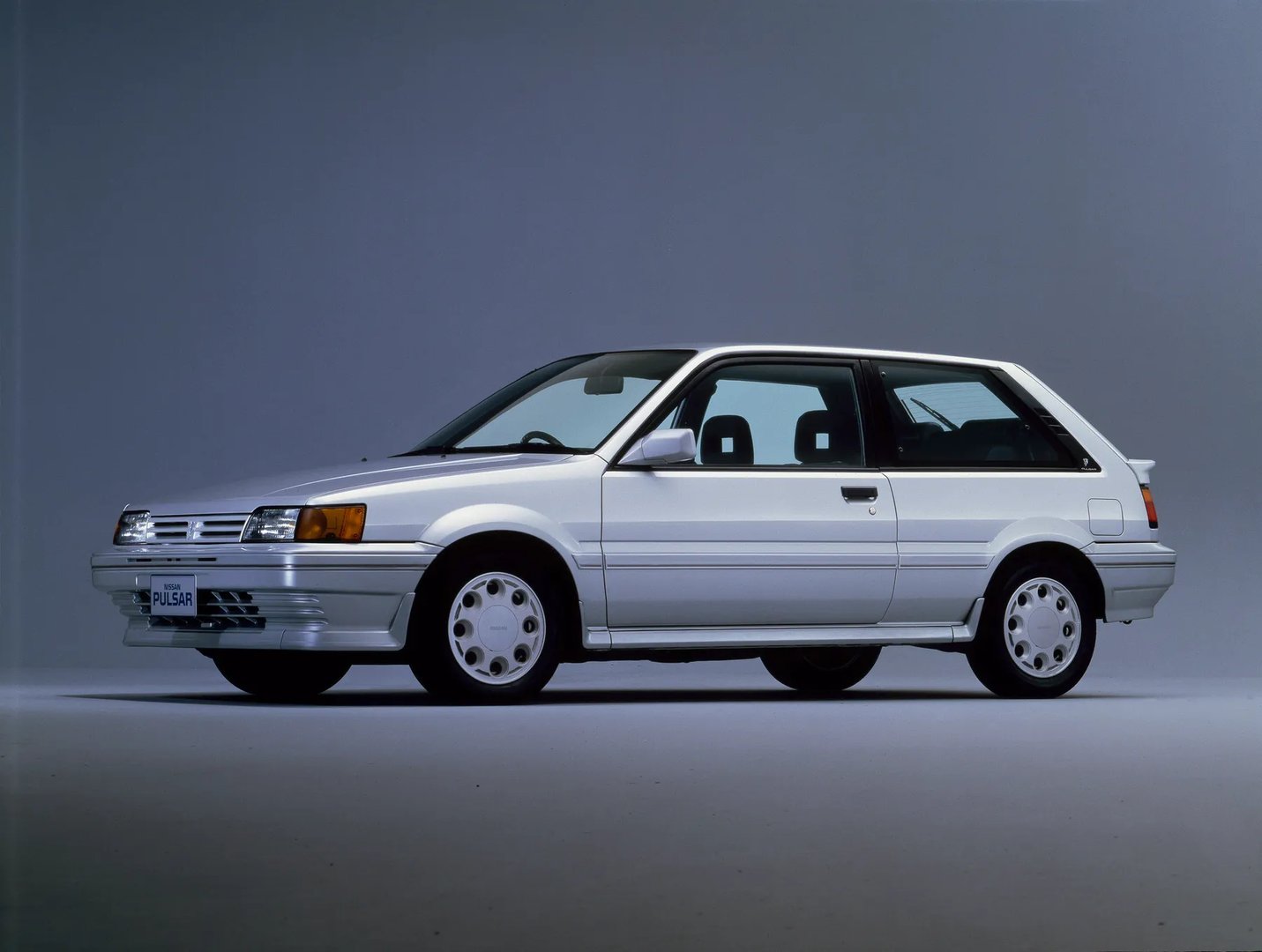 Nissan_Pulsar_3_generation__Mini_3-doors__3.jpg