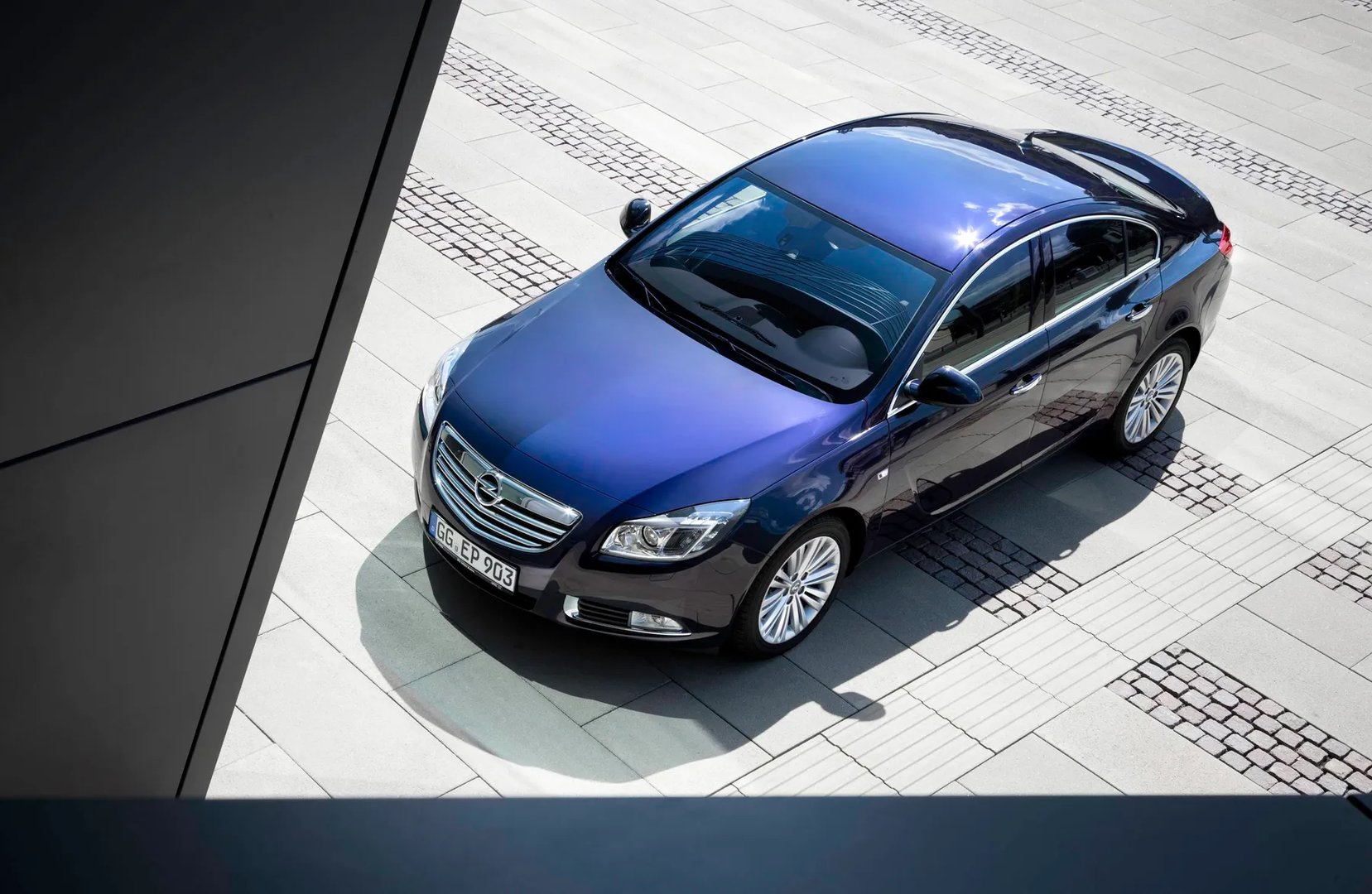 Opel_Insignia_1_generation__Sedan__2.jpg
