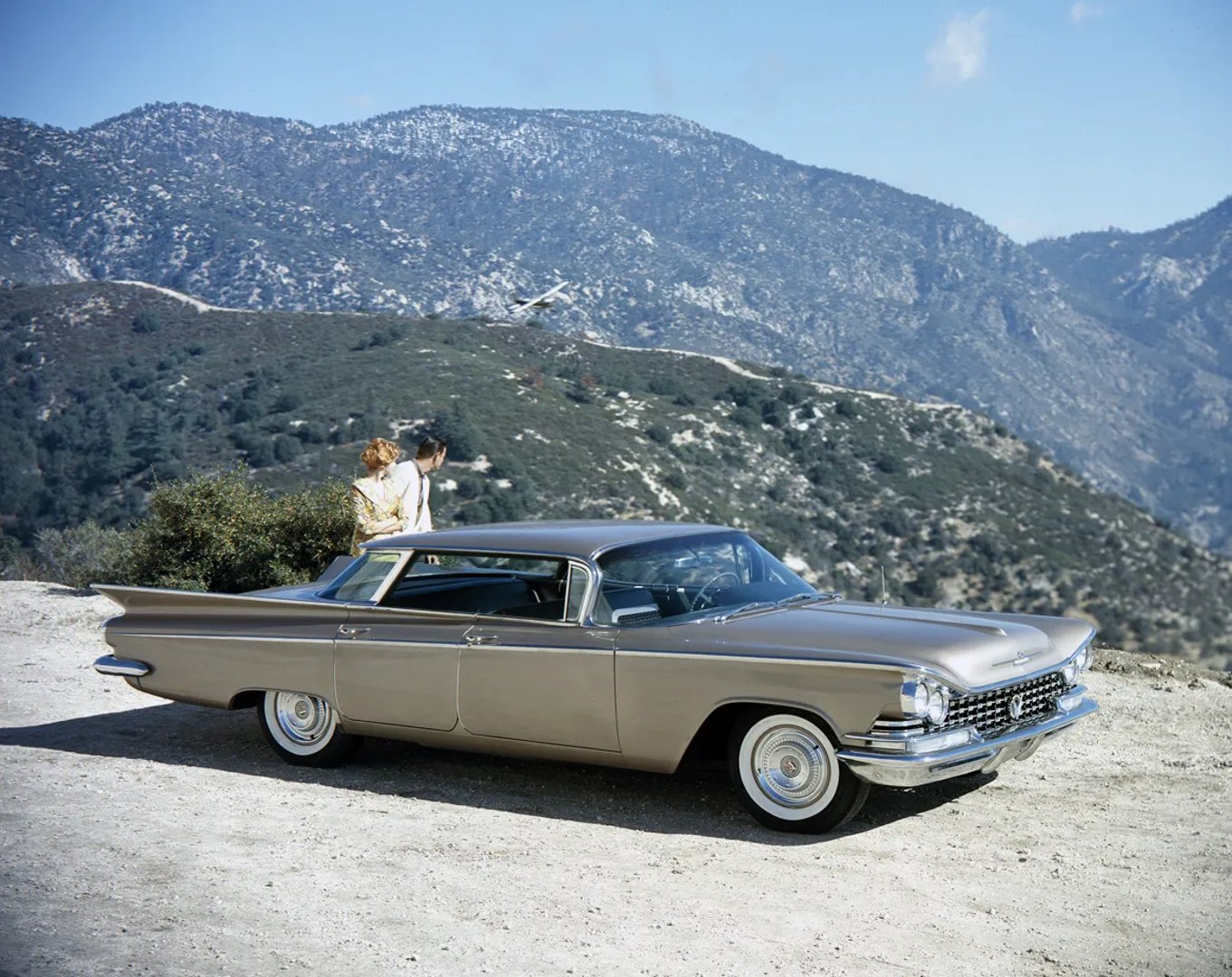 Buick_LeSabre_1_generation__Sedan_Hardtop__1.jpg