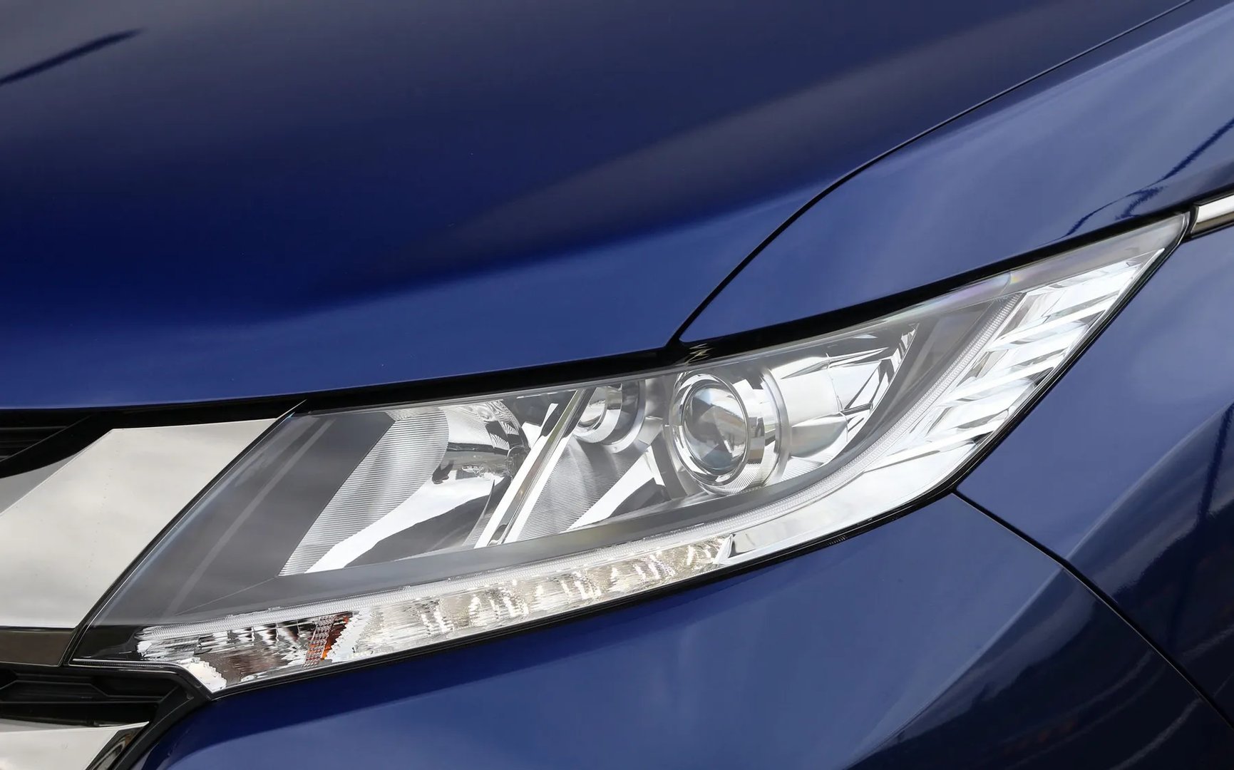 Honda_Odyssey_5_generation_restyling__Minivan__10.jpg