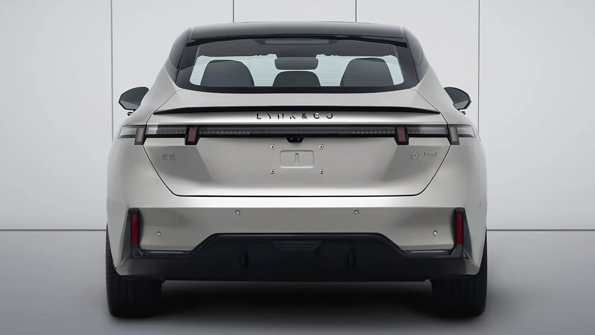 lynkco_07_1_generation__Sedan__2.jpg