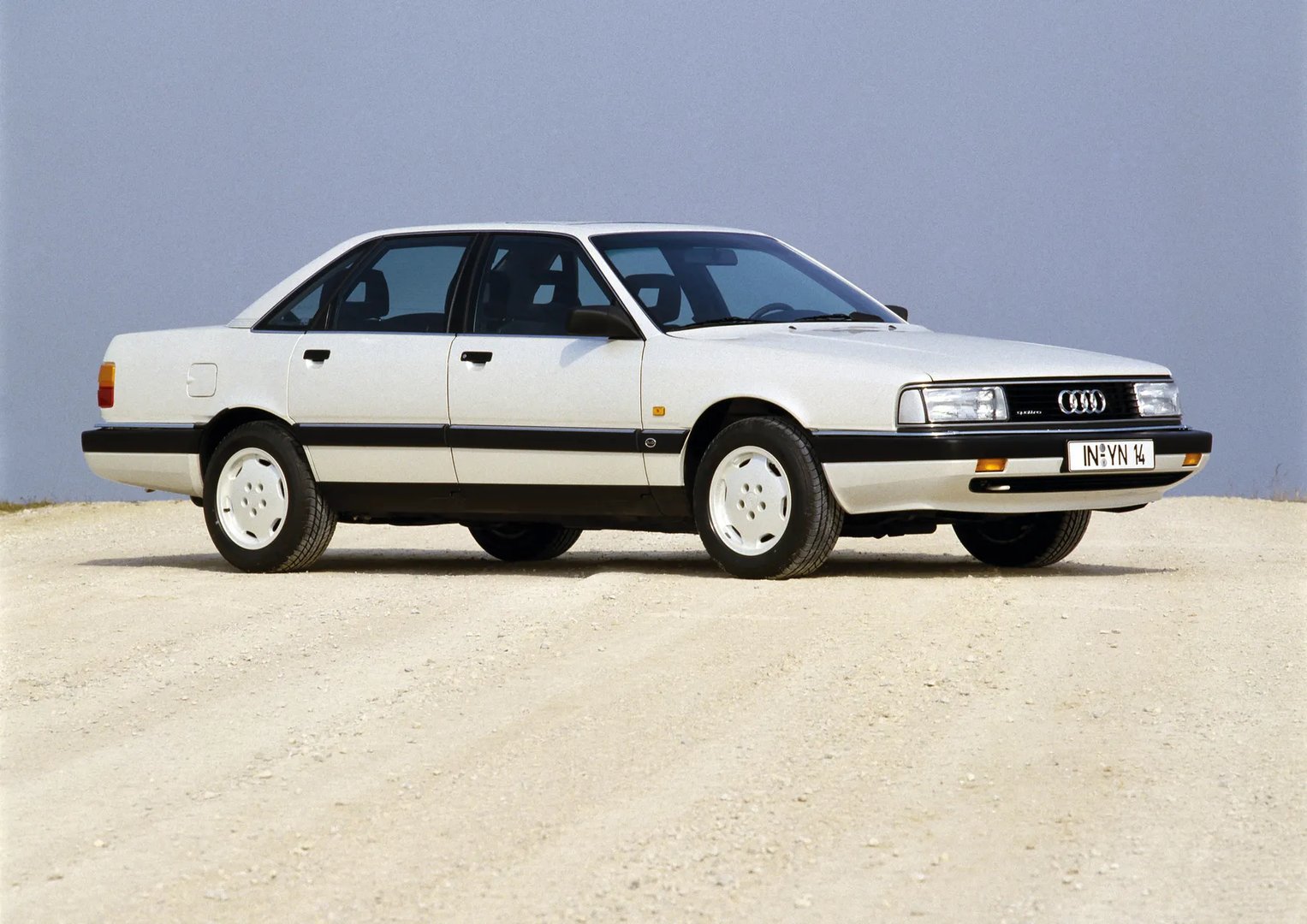 Audi_200_2_generation_restyling__Sedan__2.jpg