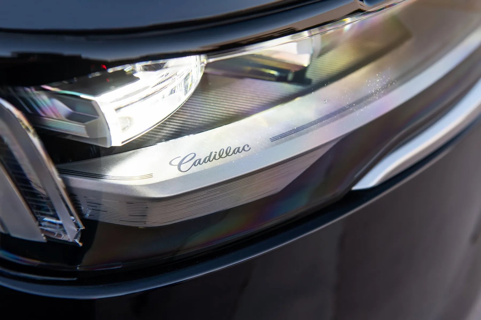 Cadillac_Escalade_5_generation__SUV_5-doors__12.jpg