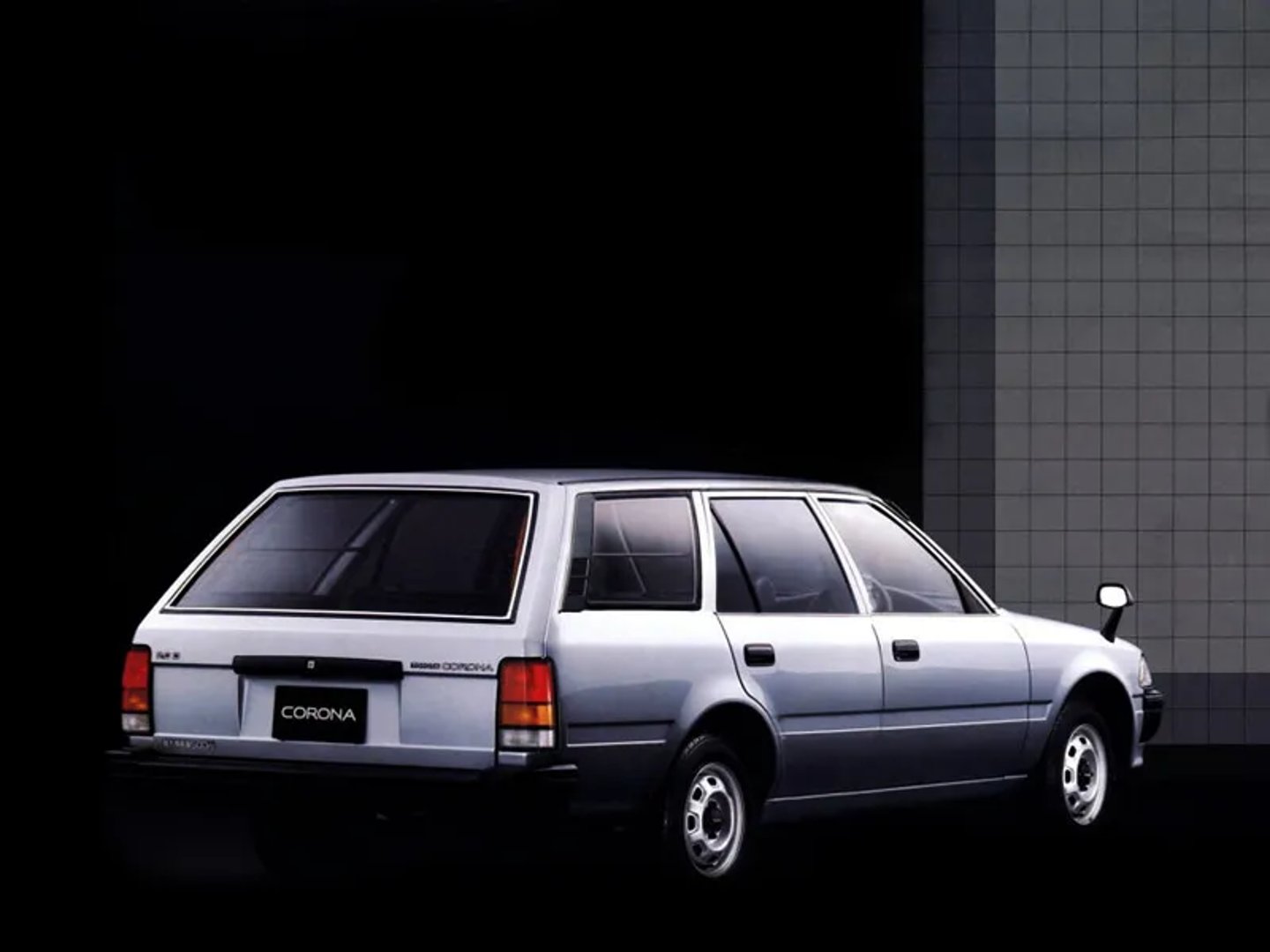 Toyota_Corona_9_generation__Estate_5-door__2.jpg
