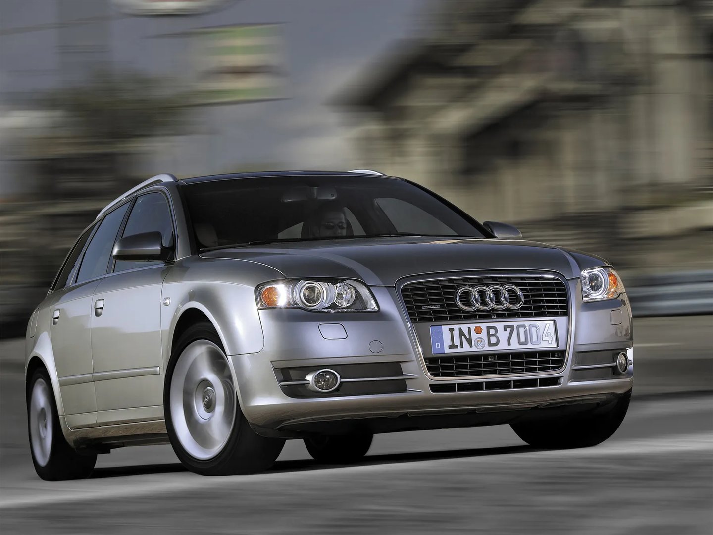 Audi_A4_3_generation__Estate_5-door__1.jpg