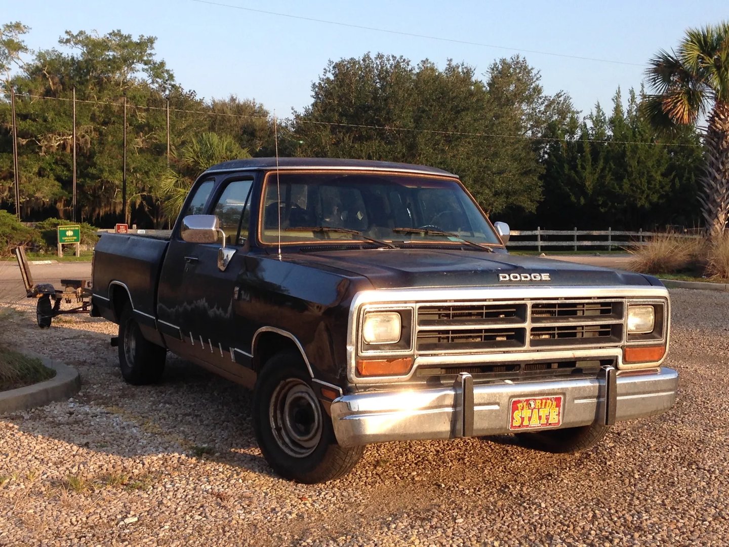 Dodge_RAM_1_generation__Pickup_1.5-cab__2.jpg