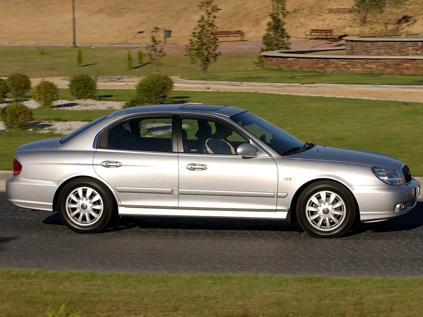 Hyundai_Sonata_4_generation_restyling__Sedan__4.jpg