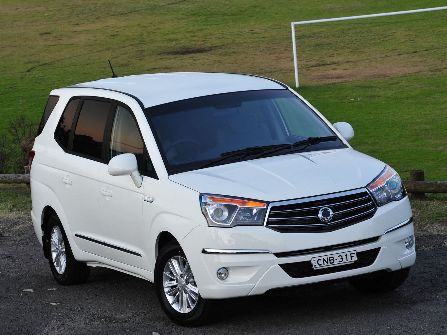 ssangyong_Stavic_1_generation__Minivan__15.jpg