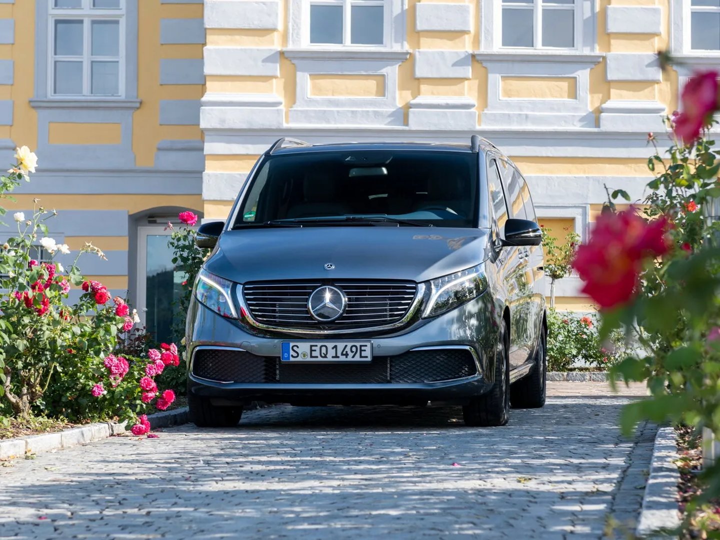 Mercedes_EQV_1_generation__Minivan_Long__2.jpg