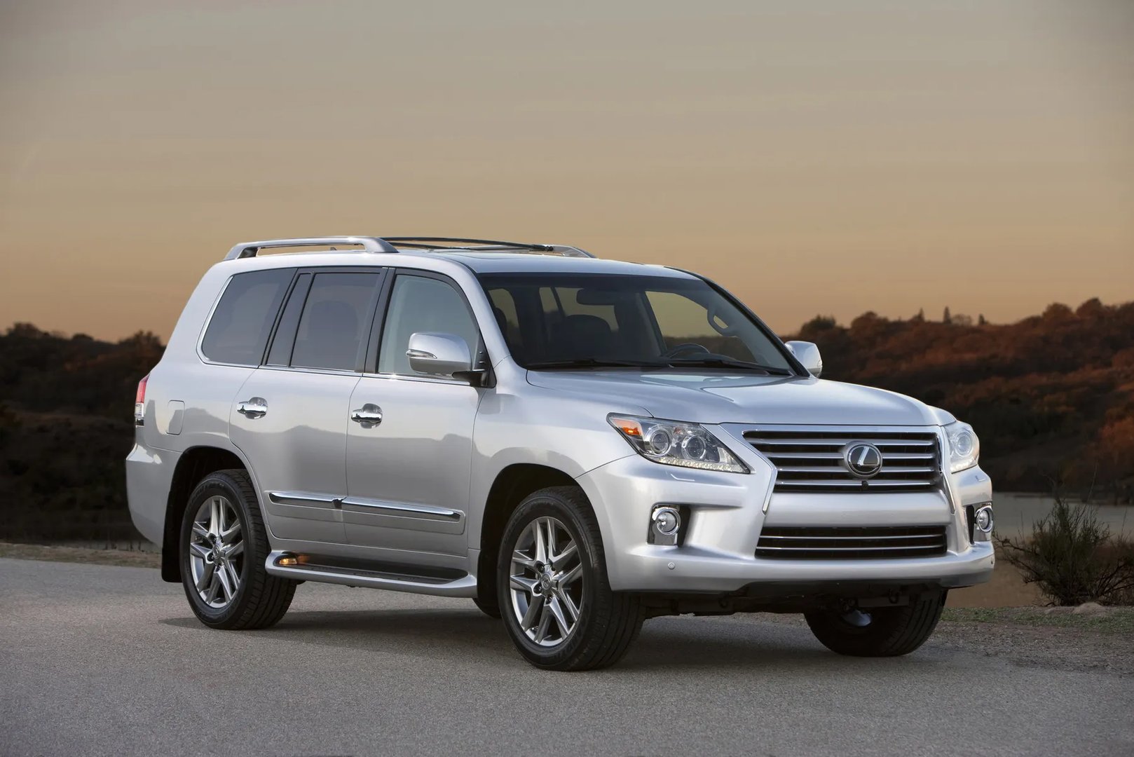 Lexus_LX_3_generation_restyling__SUV_5-doors__10.jpg