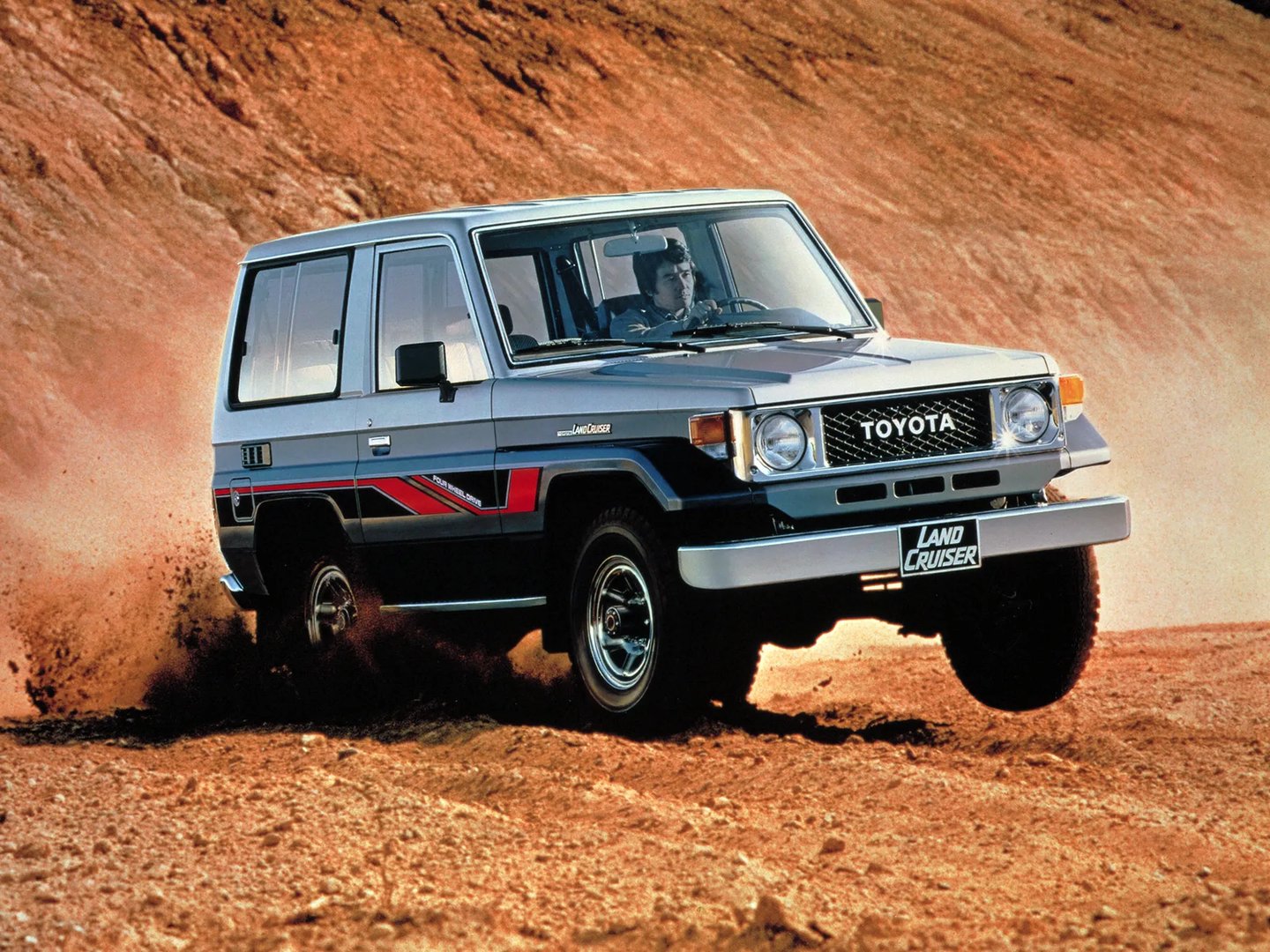 Toyota_LC_8_generation__SUV_3-doors__6.jpg