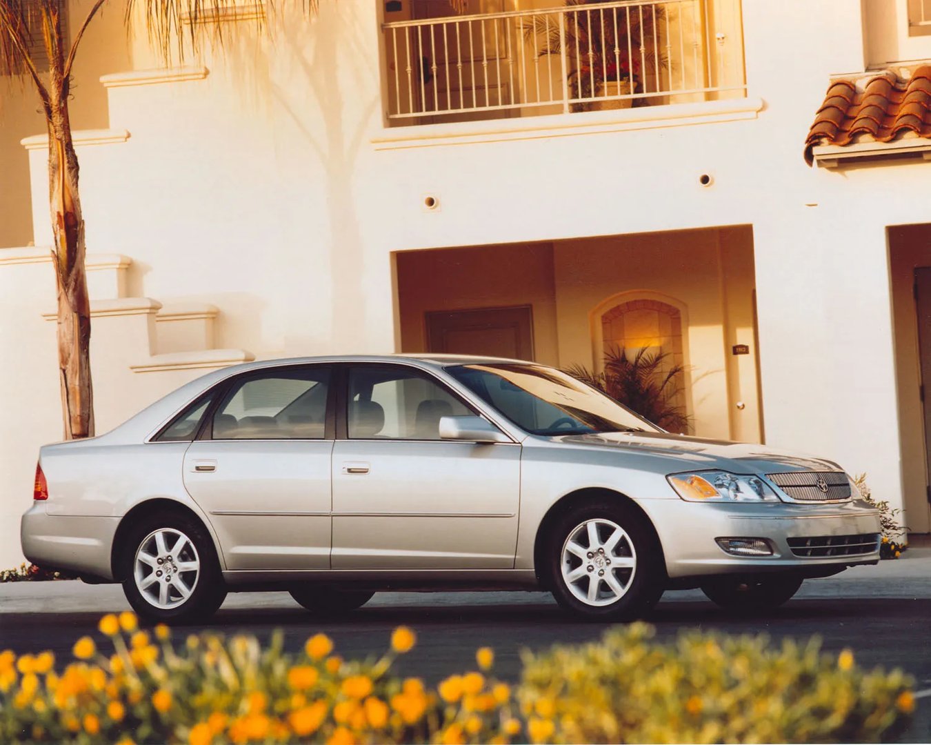 Toyota_Avalon_2_generation__Sedan__1.jpg