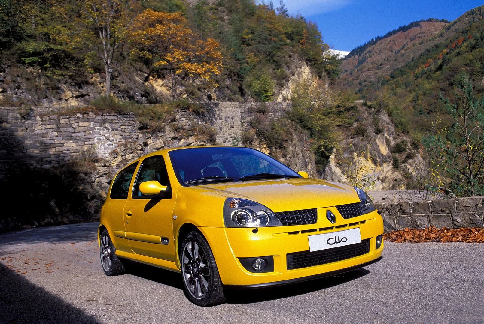 Renault_Clio_RS_2_generation_restyling__Mini_3-doors__1.jpg
