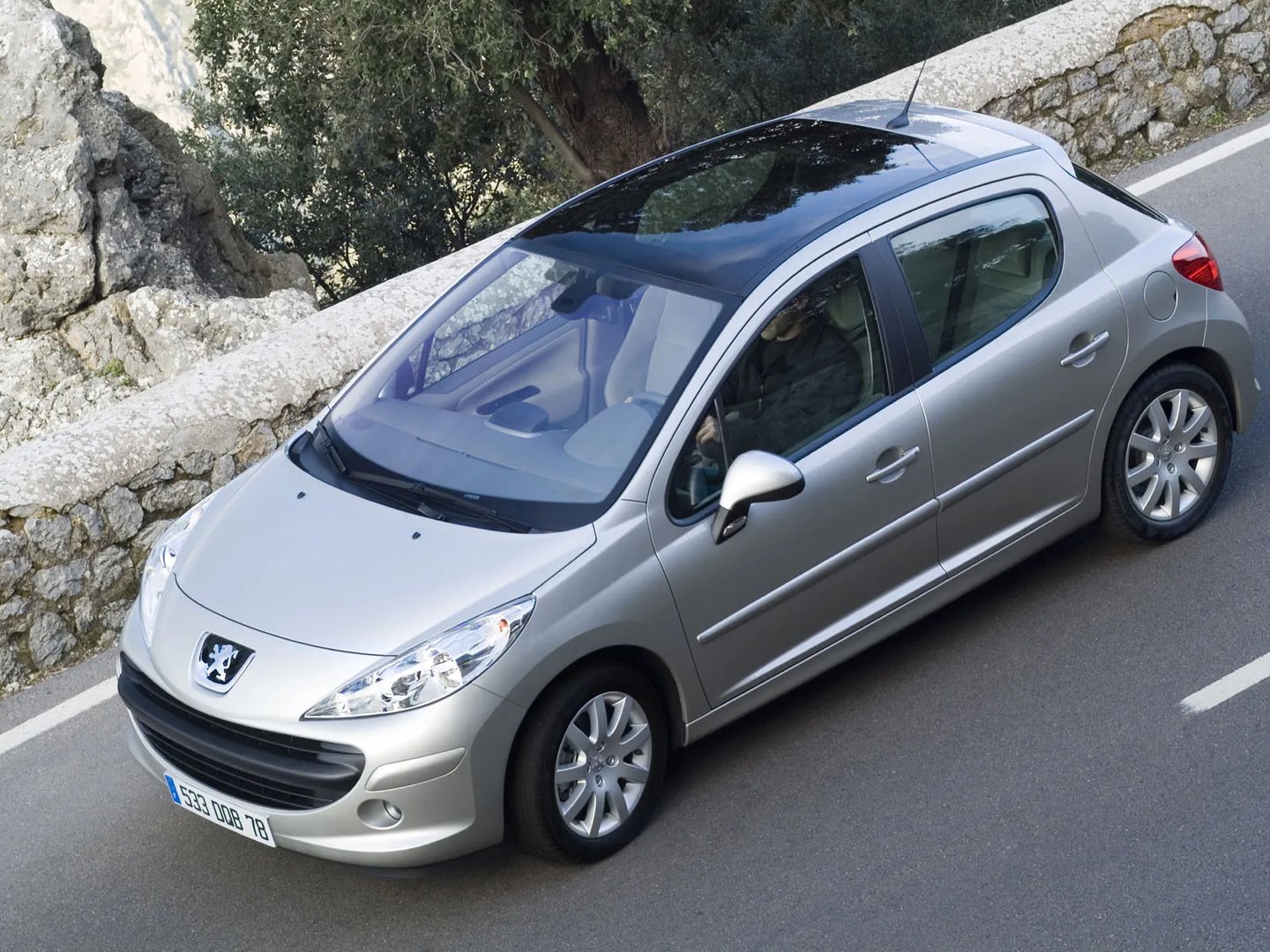 Peugeot_207_1_generation__Hatchback_5-door__3.jpg