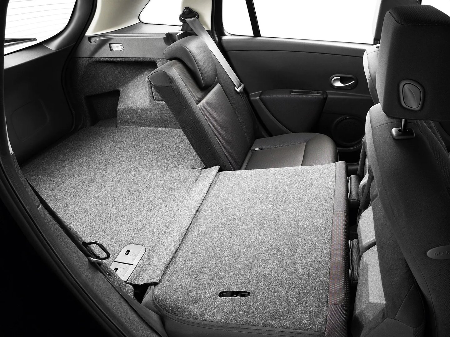 Renault_Clio_3_generation_restyling__Estate_5-door__6.jpg