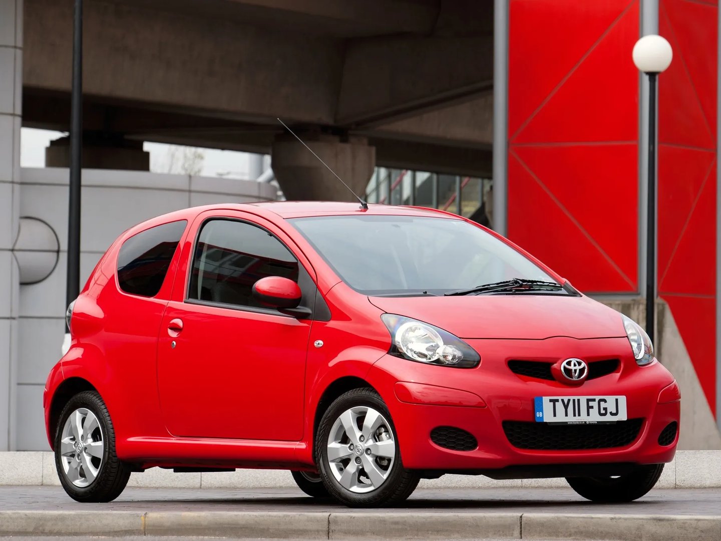 Toyota_Aygo_1_generation_restyling__Mini_3-doors__5.jpg