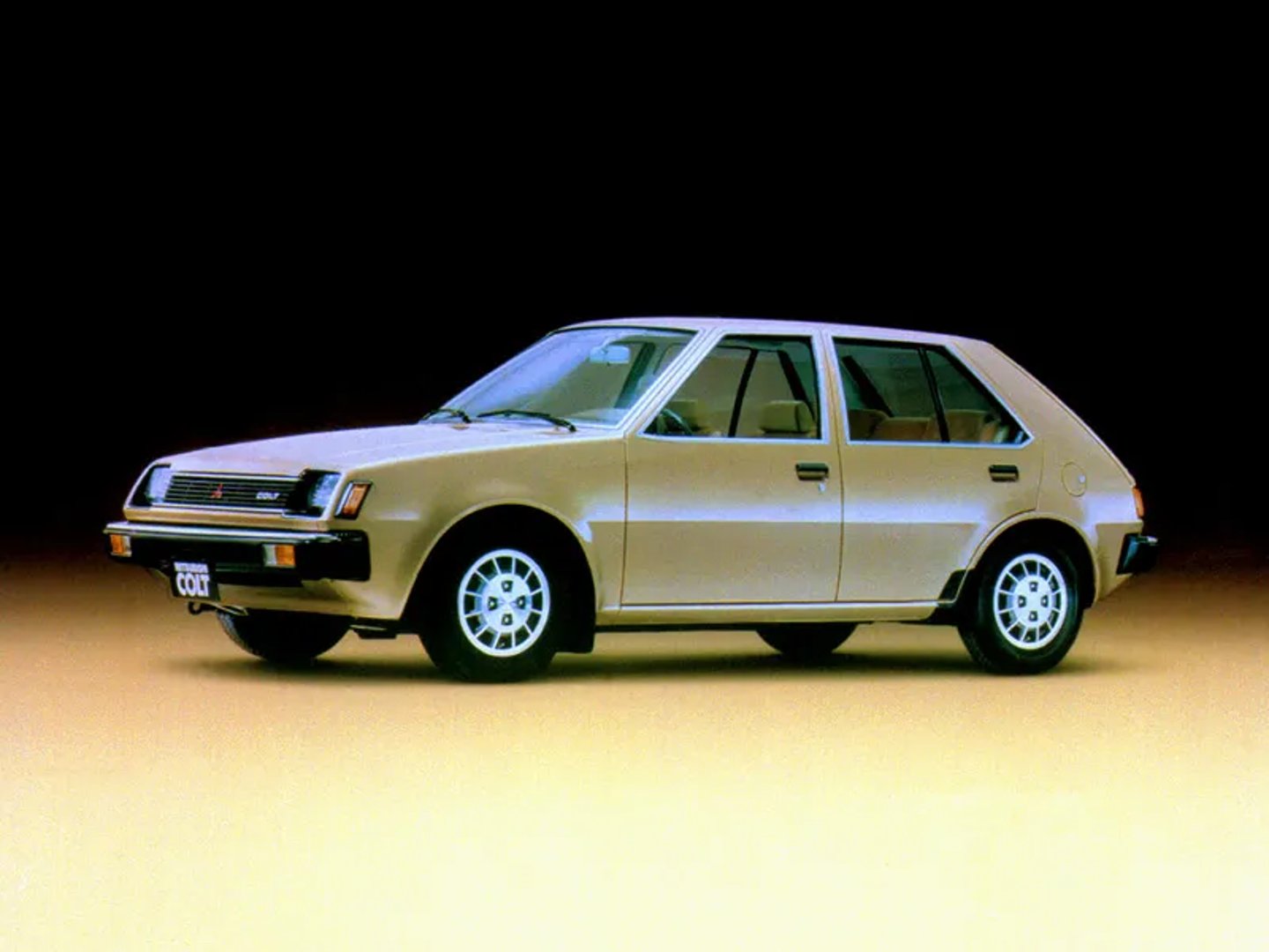 Mitsubishi_Colt_1_generation__Mini_5-doors__1.jpg