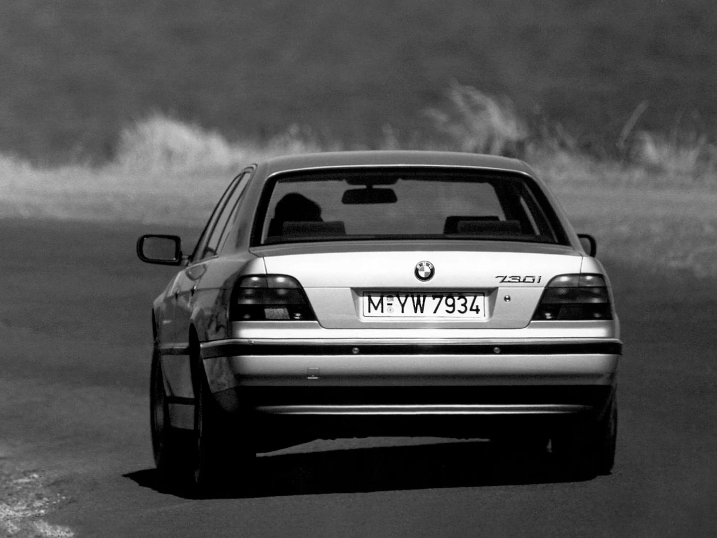 BMW_7_series_3_generation__Sedan__8.jpg
